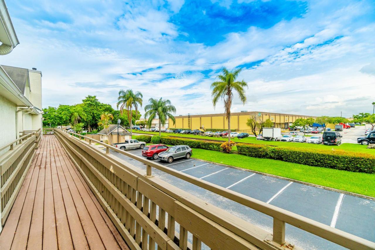 Doral Inn & Suites Miami Airport West Exterior photo